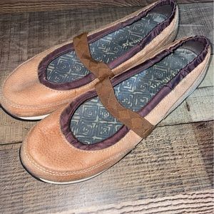 LL Bean Brown Mary Jane Slip On Shoes 8.5